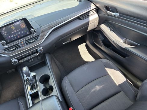 Used 2025 Nissan Altima 2.5 SV FWD image 15