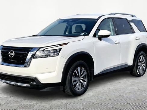 Used 2023 Nissan Pathfinder SL image 3
