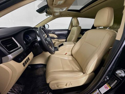 Used 2019 Toyota Highlander XLE image 11