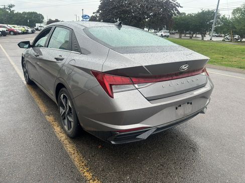 Used 2021 Hyundai Elantra SEL w/ Convenience + Premium Package FWD image 6