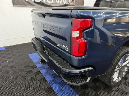 Used 2019 Chevrolet Silverado 1500 High Country image 3