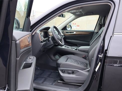 New 2026 Volkswagen Atlas SE image 11