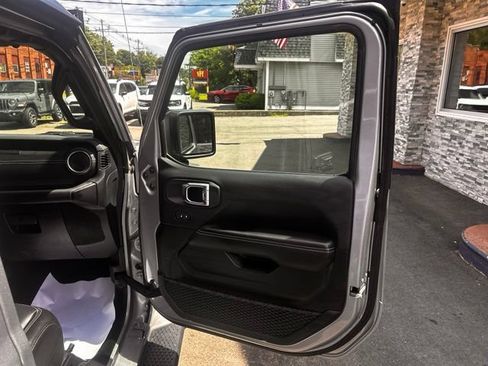 Used 2021 Jeep Wrangler Unlimited Sahara w/ Uconnect 4C Nav & Sound Group AWD/4WD image 12