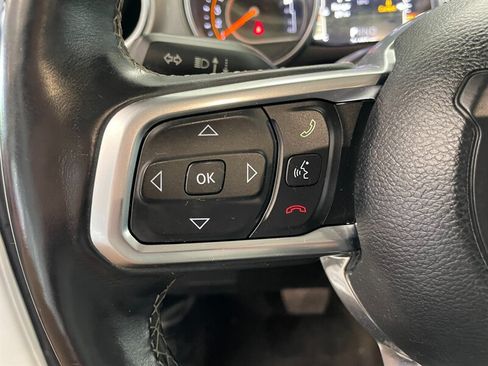 Used 2019 Jeep Wrangler Unlimited Sahara w/ Uconnect 4C Nav & Sound Group AWD/4WD image 11