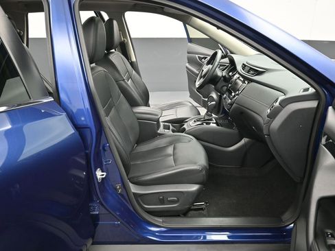 Used 2019 Nissan Rogue SL w/ Premium Package image 37