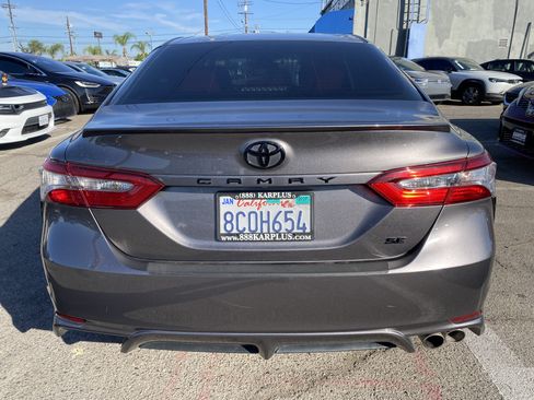 Used 2018 Toyota Camry SE FWD image 11