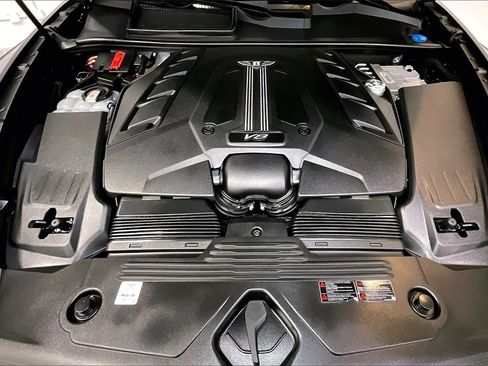 Used 2022 Bentley Bentayga image 15