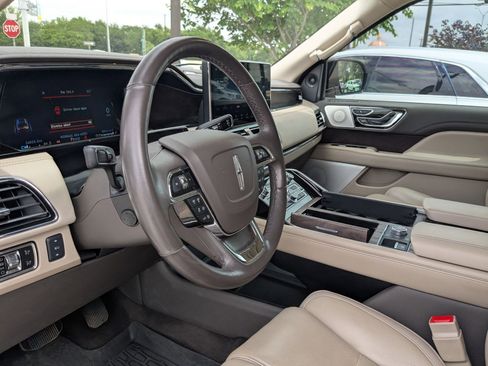 Used 2023 Lincoln Navigator L Reserve AWD/4WD image 11