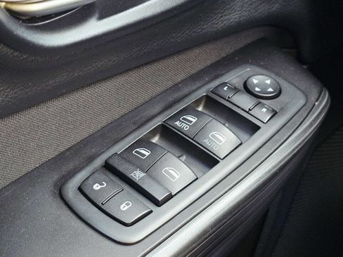 Used 2015 Jeep Cherokee Latitude w/ Cold Weather Group AWD/4WD image 28