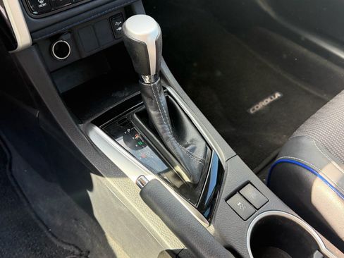 Used 2019 Toyota Corolla SE w/ Carpet Mat Package (TMS) FWD image 12