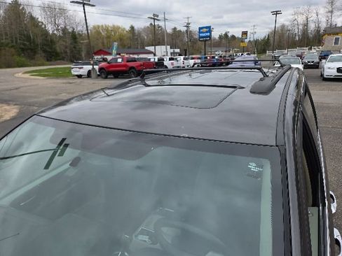 Used 2016 Chrysler Town & Country Touring-L FWD image 35