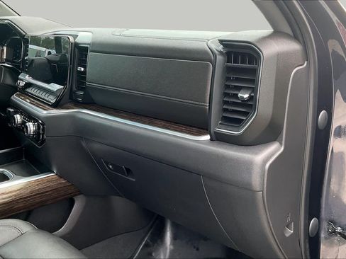 Used 2022 GMC Sierra 1500 Elevation w/ Elevation Premium Package AWD/4WD image 17