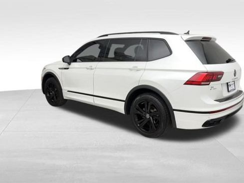 Used 2024 Volkswagen Tiguan SE R-Line w/ MDO Package, Two-Row AWD/4WD image 4