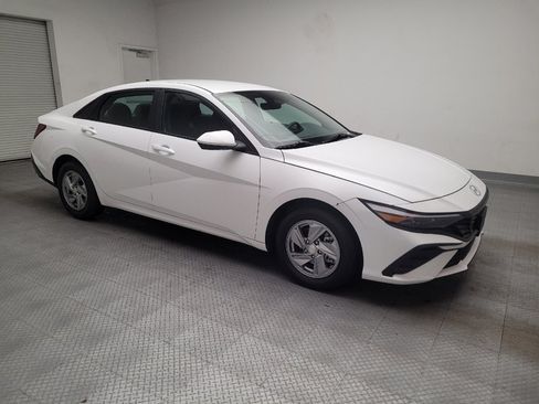 Used 2024 Hyundai Elantra SE FWD image 11