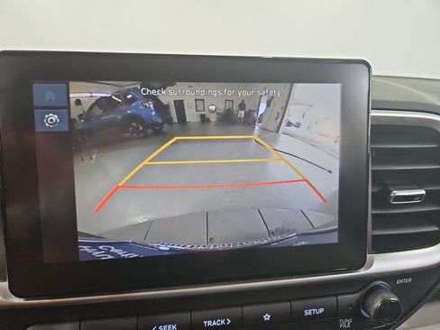 Certified 2025 Hyundai Venue SEL FWD image 21
