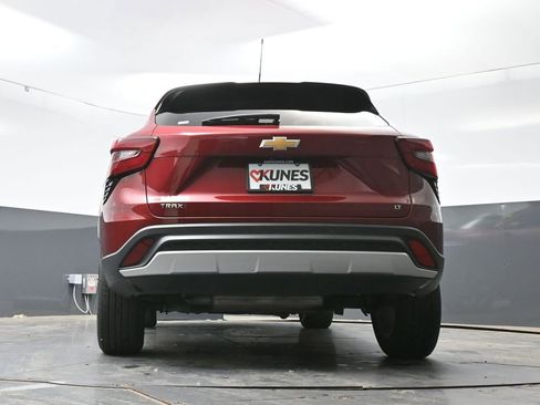 Used 2025 Chevrolet Trax LT FWD image 58