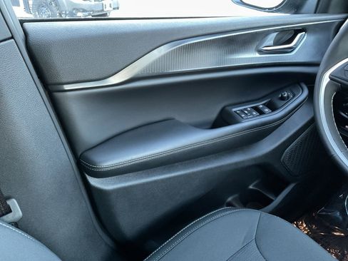 New 2025 Jeep Grand Cherokee Laredo X w/ Luxury Tech Group I image 17