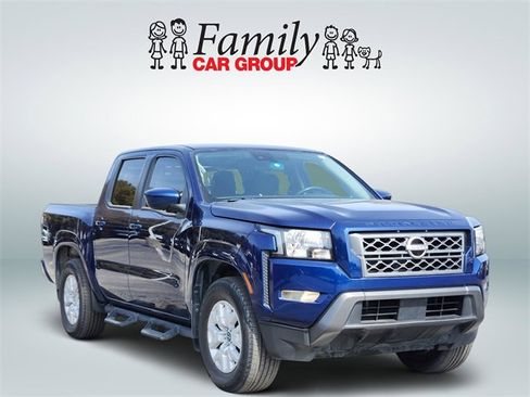 Used 2022 Nissan Frontier SV image 2