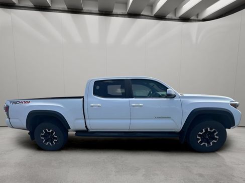Used 2020 Toyota Tacoma TRD Off-Road w/ Technology Package AWD/4WD image 4