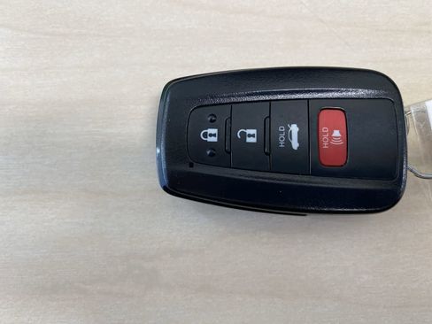 Used 2021 Toyota Camry LE image 34