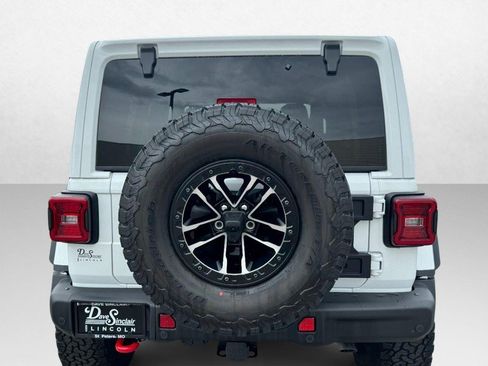 Used 2025 Jeep Wrangler Unlimited Rubicon AWD/4WD image 6