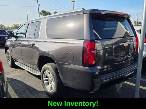 Used 2018 Chevrolet Suburban LT w/ Luxury Package RWD image 4