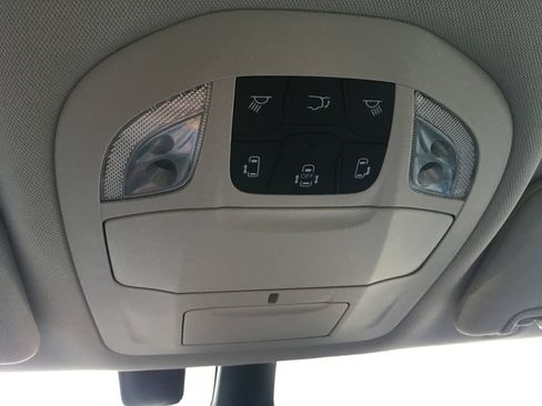 Used 2017 Chrysler Pacifica Limited FWD image 15