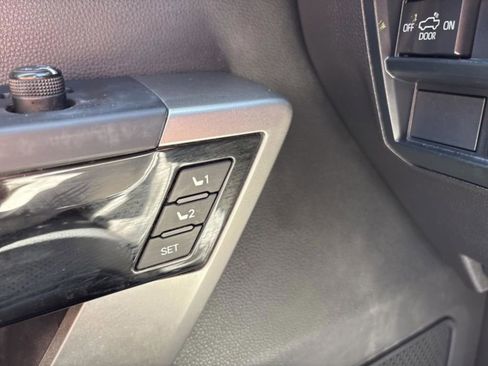 Used 2025 Toyota Tundra Limited image 28