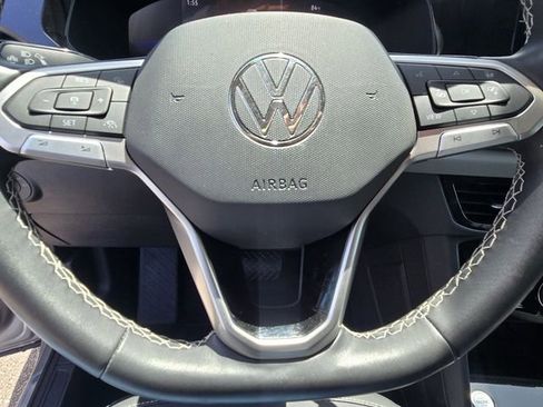Certified 2023 Volkswagen Taos SE FWD image 25