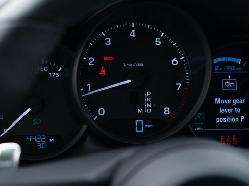 Certified 2025 Porsche Macan image 23