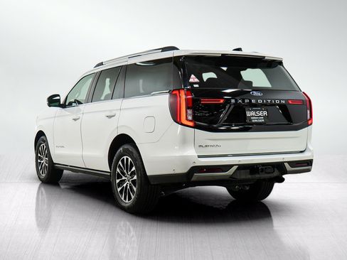 Used 2025 Ford Expedition Platinum AWD/4WD image 3