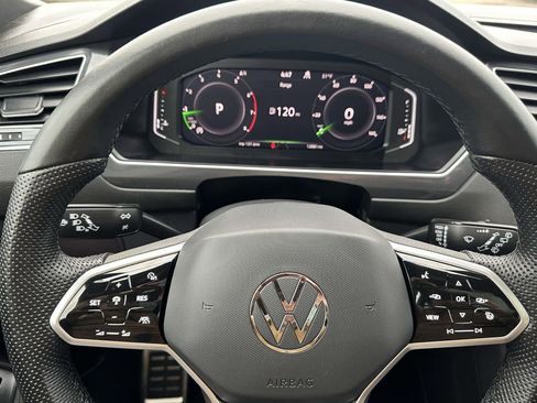 Certified 2024 Volkswagen Tiguan SEL R-Line image 25