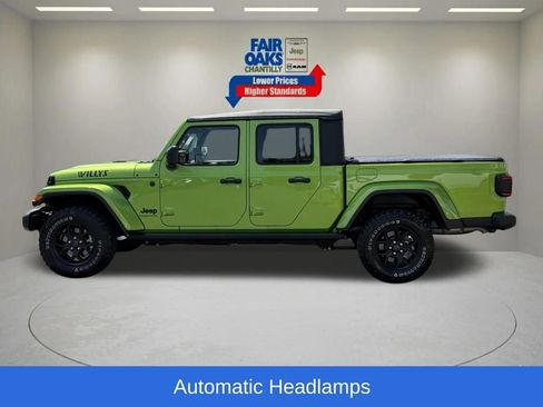 Used 2025 Jeep Gladiator Sport AWD/4WD image 12
