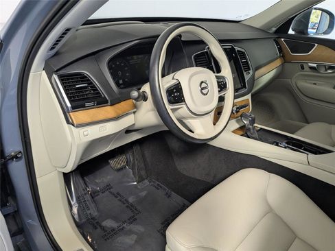 Used 2022 Volvo XC90 T6 Momentum w/ Advanced Package image 10