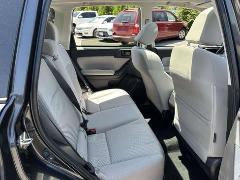 Used 2017 Subaru Forester 2.5i Premium AWD/4WD image 21