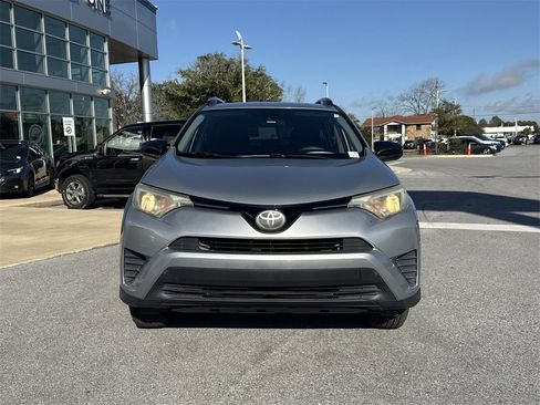 Used 2018 Toyota RAV4 LE image 4