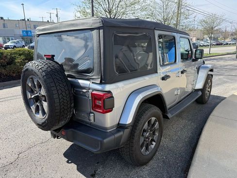 Used 2018 Jeep Wrangler Unlimited Sahara AWD/4WD image 6