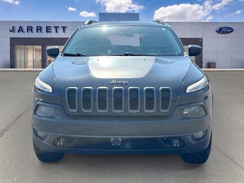 Used 2016 Jeep Cherokee Trailhawk AWD/4WD image 2