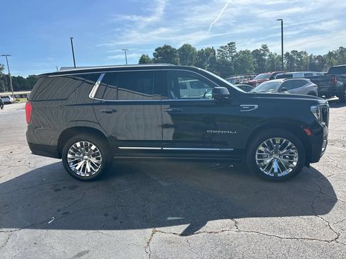 Used 2021 GMC Yukon Denali w/ Denali Premium Package AWD/4WD image 5