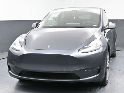 Used 2022 Tesla Model Y Long Range image 4