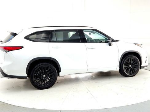 Used 2023 Toyota Highlander XSE AWD/4WD image 6