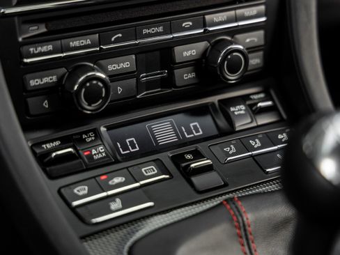 Certified 2016 Porsche Cayman GT4 RWD image 38