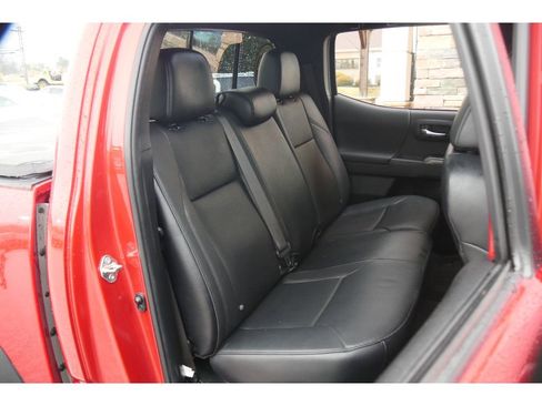 Used 2022 Toyota Tacoma TRD Off-Road w/ TRD Premium Off Road Package image 19