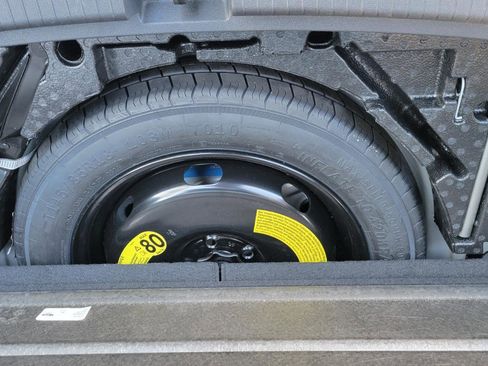 Certified 2024 Volkswagen Tiguan SE image 42