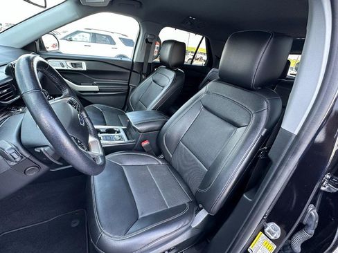 Used 2021 Ford Explorer Limited w/ Equipment Group 301A AWD/4WD image 7
