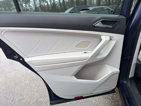 Used 2023 Volkswagen Tiguan SE w/ Panoramic Sunroof Package image 22