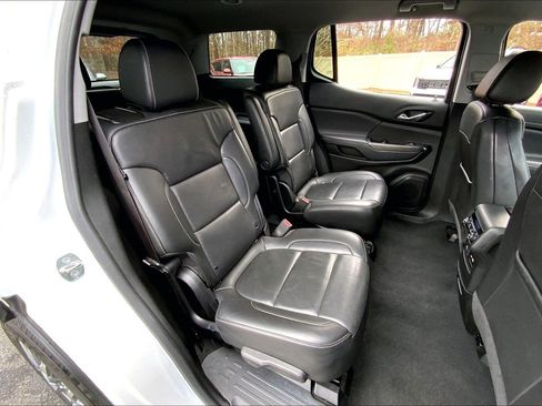 Used 2023 GMC Acadia SLT image 29