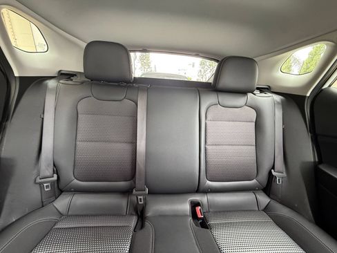 Used 2025 Chevrolet Trax LT FWD image 36
