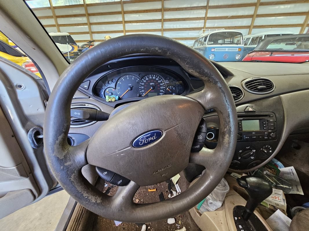 Used 2003 Ford Focus Wagon FWD image 11