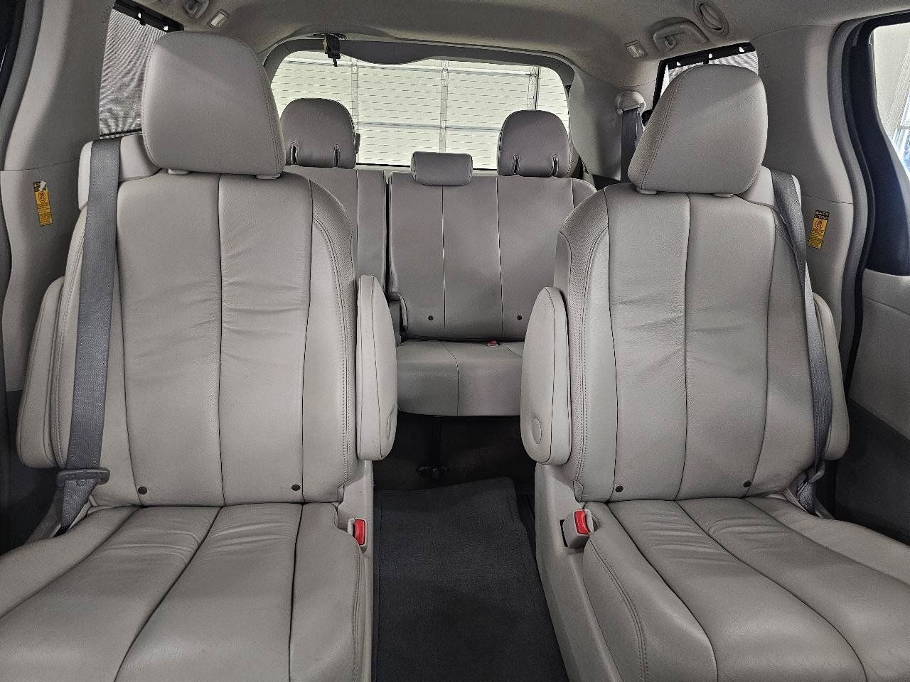 Used 2014 Toyota Sienna XLE AWD/4WD image 27